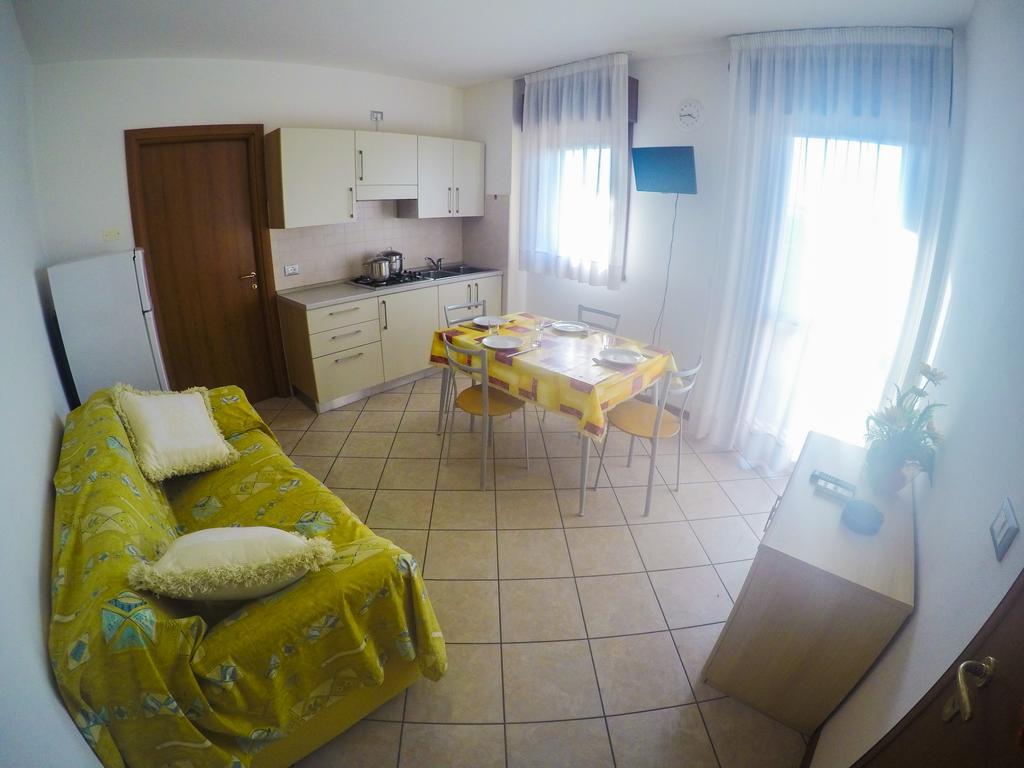 Residence Mediterraneo - Agenzia Cocal Caorle Ruang foto