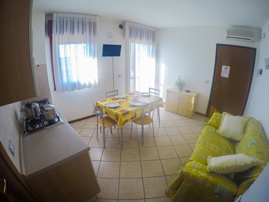 Residence Mediterraneo - Agenzia Cocal Caorle Ruang foto